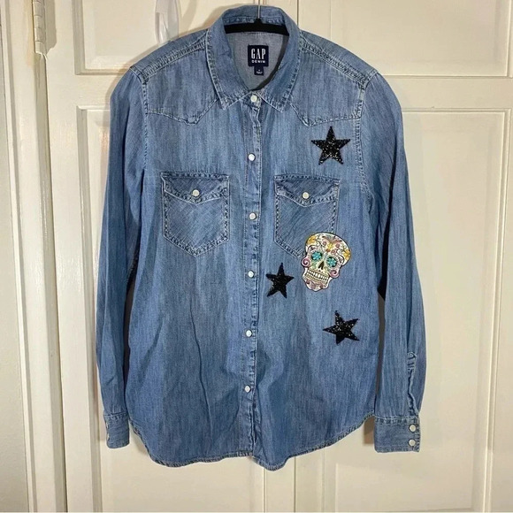Gap Women's Denim Pearl Snap Shirt M Halloween Sugar Skull Patch Beaded Stars - Picture 1 of 12